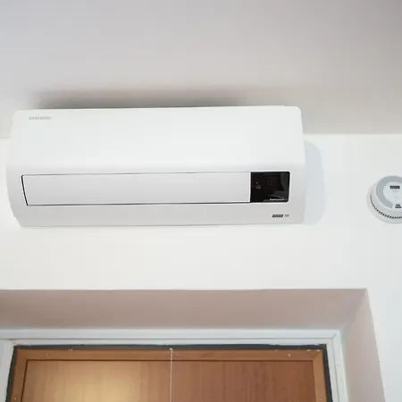 Spacious At 5 Min Walk From Station Appartement *