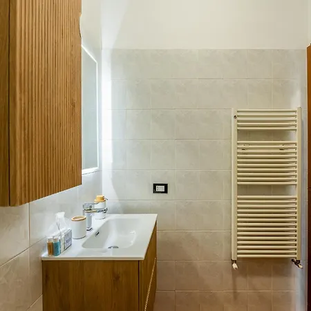 Spacious At 5 Min Walk From Station Milan