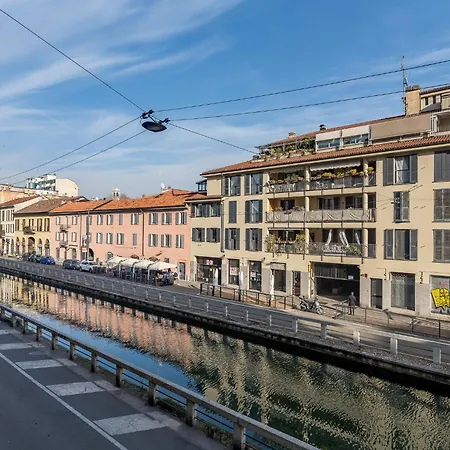 Spacious Design Flat At Navigli At 15 Min From Duomo