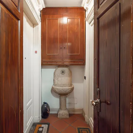 Historic Close To The Station Apartment *