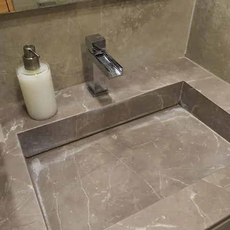 Cerva - Cozy 1 Bedroom With Balcony In San Babila By Rentopolis 公寓