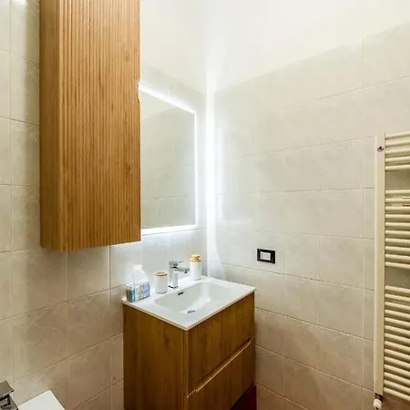 Spacious At 5 Min Walk From Station Apartament Mediolan