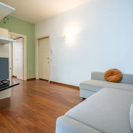 Duomo 10 Minutes Away Spacious 5 Pax Balcony Wifi Ac * ميلان