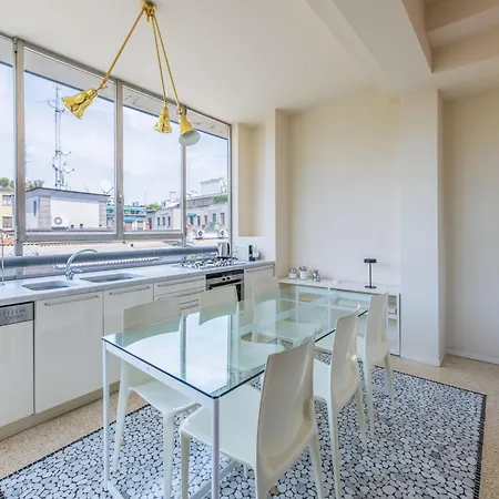 Penthouse Center & Garage Apartment