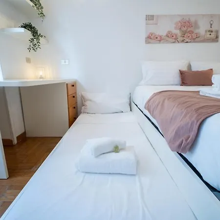 Duomo 10 Minutes Away Spacious 5 Pax Balcony Wifi Ac Lejlighed Milano