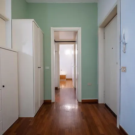 شقة Duomo 10 Minutes Away Spacious 5 Pax Balcony Wifi Ac ميلان
