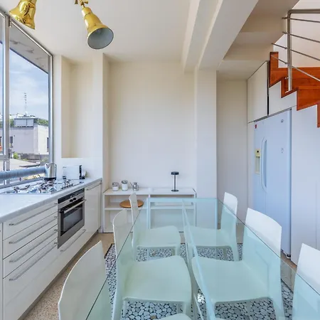 Penthouse With Terraces, Jacuzzi & Garage * Milão