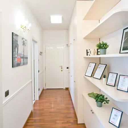 Lejlighed Cozy 5 Posti Letto - 15 Minuti Dal Duomo - Metro M1 A 4 Minuti - Ac - Wifi - Netflix *