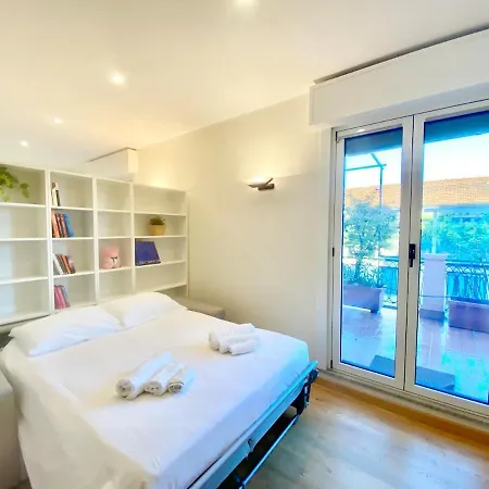 דירה Penthouse With Panoramic Terrace-8 Minutes From The Duomo