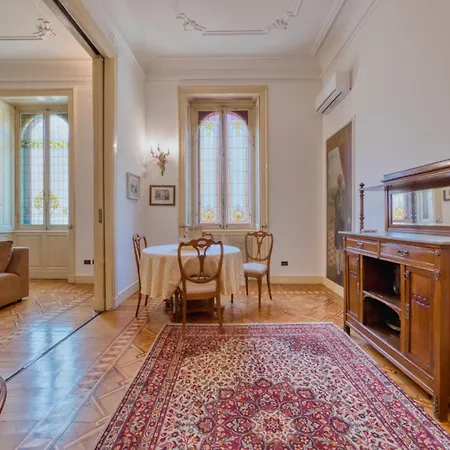 Historic Close To The Station Apartment