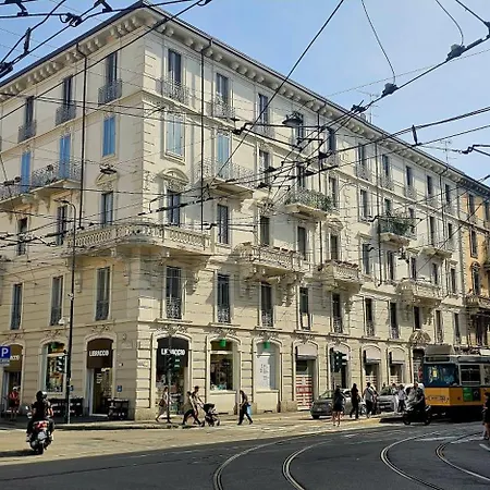 Carlo Farini 72 Superior - Private Parking - Centro Apartmán *