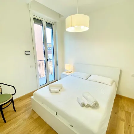 Penthouse With Panoramic Terrace-8 Minutes From The Duomo דירה מילאנו