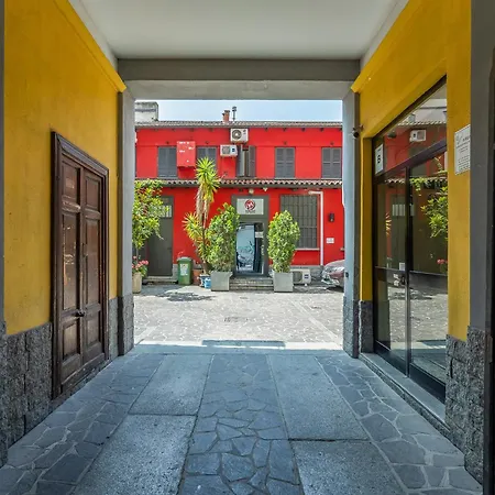 Spacious At 5 Min Walk From Station