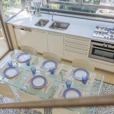 Penthouse Center & Garage ミラノ