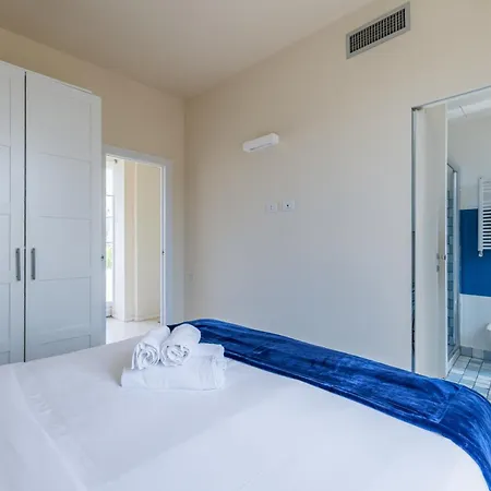 Milan Central Penthouse With Terraces, Jacuzzi & Garage *