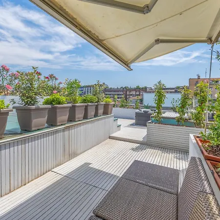 Apartmán Milan Central Penthouse With Terraces, Jacuzzi & Garage *