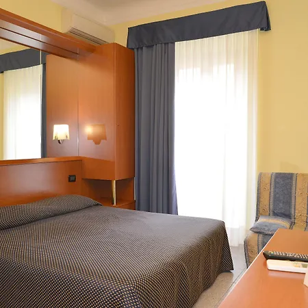 奥罗拉酒店 * 米兰