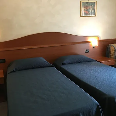 奥罗拉酒店 * 米兰