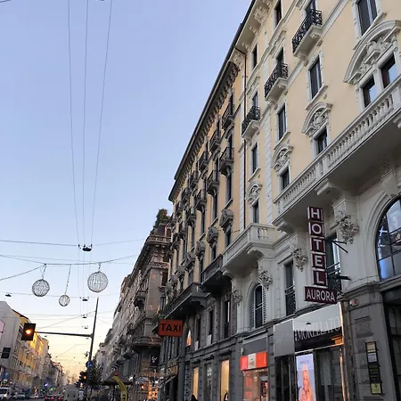 奥罗拉酒店 酒店 *