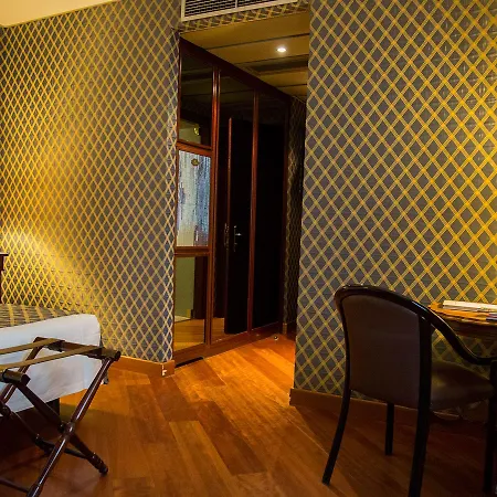 Отель Pierre 5*