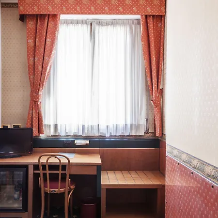 Des Etrangers Milaan