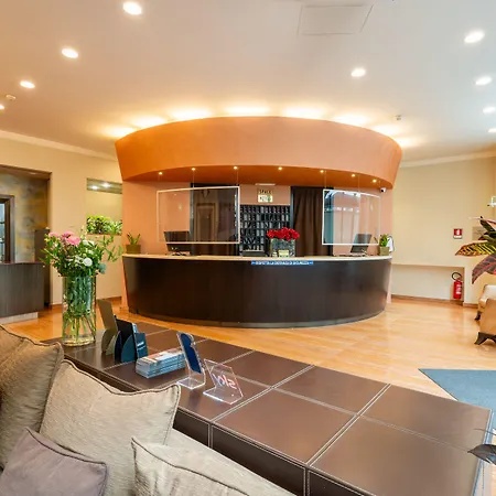 Des Etrangers 3* Milánó