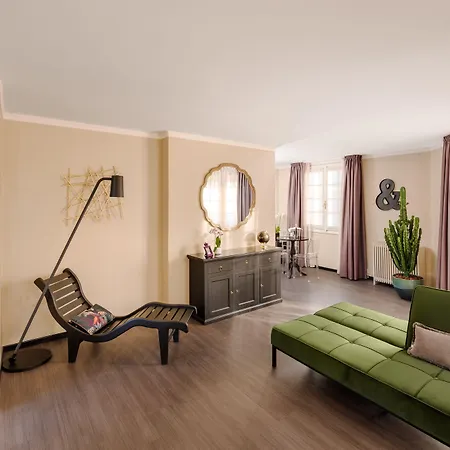 Mentana, By R Collection 4* Milano