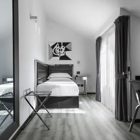 Lhp Napoleon מלון 4*