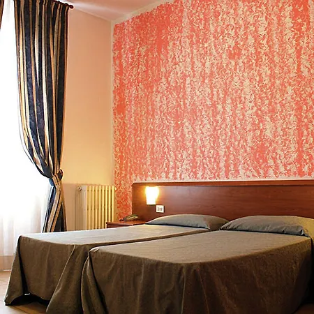 Hotel Paradiso 2*