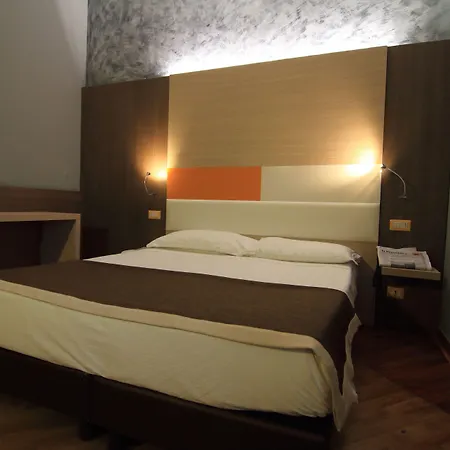 Metro Hotel 3*