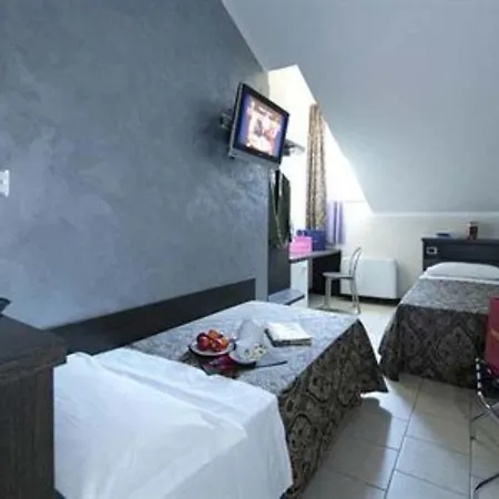 이데알레 3* 밀라노