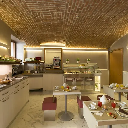 이데알레 3* 밀라노