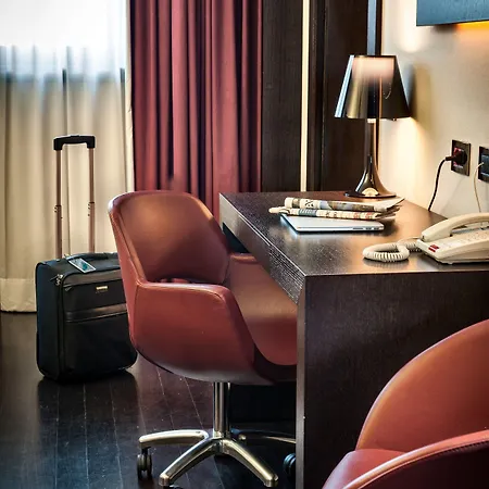 Crowne Plaza By Ihg Отель