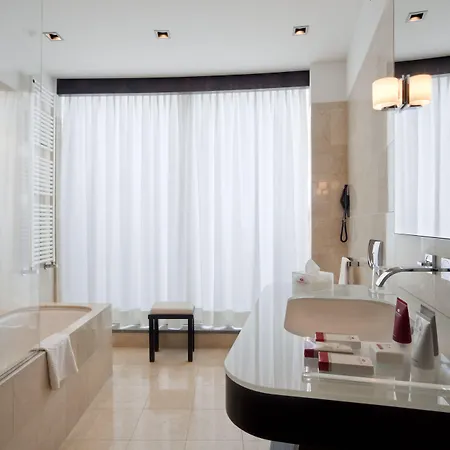 Crowne Plaza By Ihg Hotel Milán