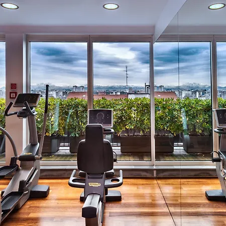 Отель Crowne Plaza By Ihg 4*