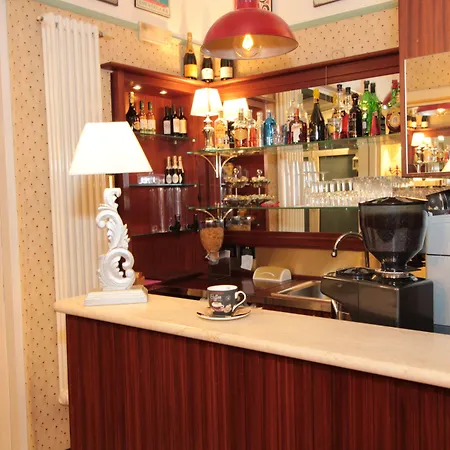 查理酒店 酒店 3*