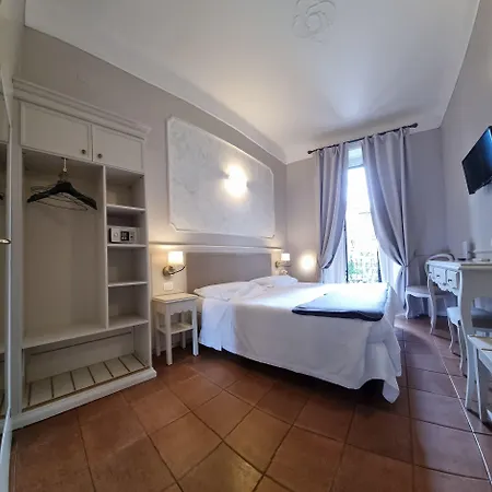 查理酒店 酒店 3*