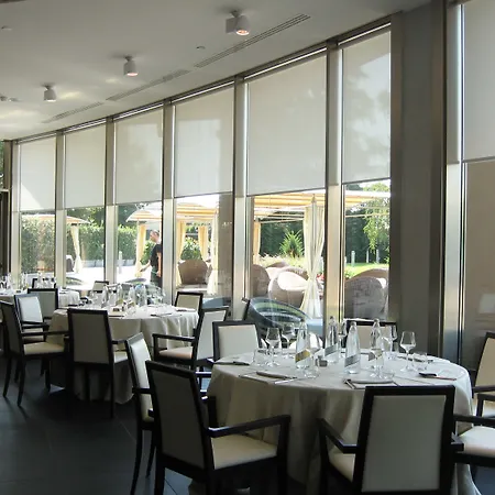 Western The Hub 4*