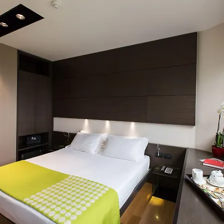 Western The Hub 4*
