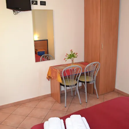 Iride Stazione Lambrate Citta Studi מלון 2*