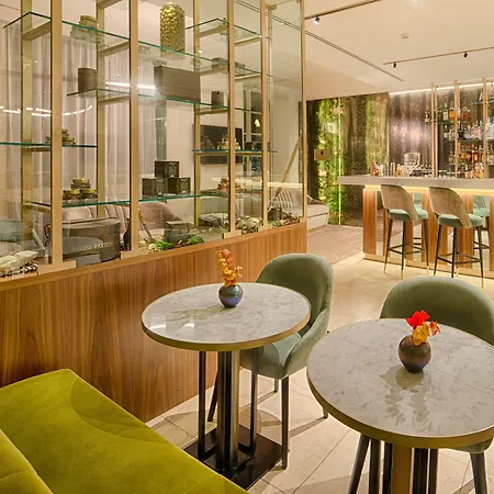 Hotel Avani Palazzo Moscova 4*