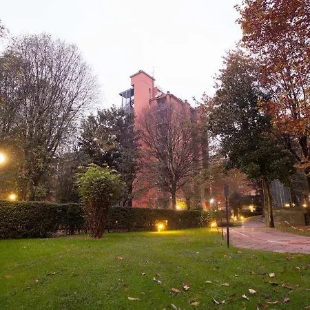 Ih Argonne Park Aparthotel 3*