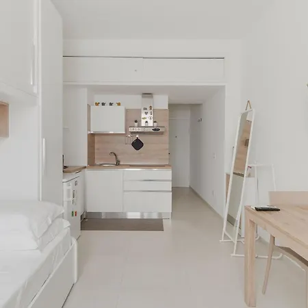 Guesthost - Bright Bocconi *