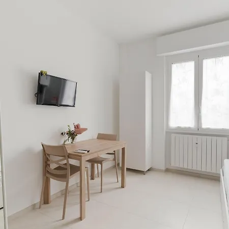 Guesthost - Bright Bocconi 밀라노