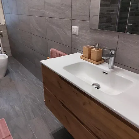 Kitty House * מילאנו