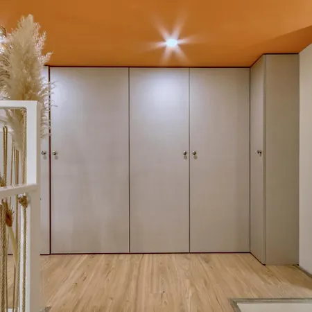 M1-m2 Modern Loft Just A Stone's Throw From The Metro