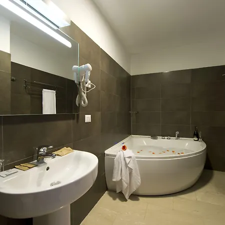Oasi Village 3*