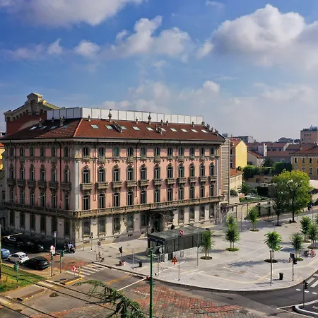 酒店 蒙福特城堡罗莱夏朵精品酒店集团 5*