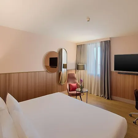 ホテル Nh Collection Touring