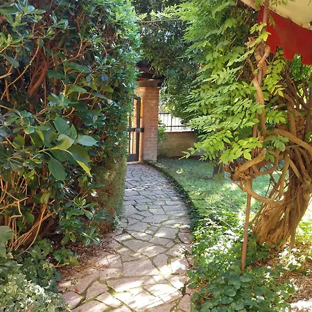 Cozy Apartments In The Center Of Milan 3*